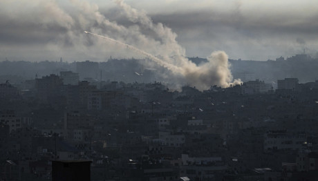 Ομοβροντία ρουκετών εξαπολύθηκε προς το Ισραήλ από τη Γάζα