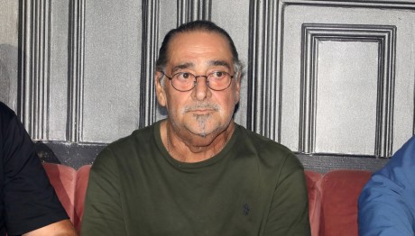 Βασίλης Καρράς