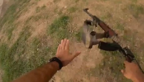 Πόλεμος Ισραήλ: Η Στιγμή Που Μαχητής Της Χαμάς Πέφτει Νεκρός