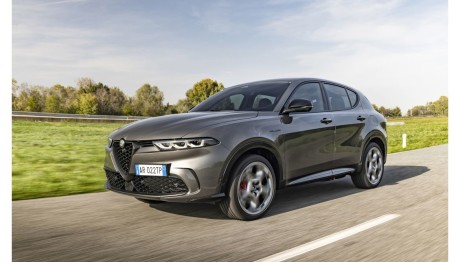 Η Alfa Romeo Plug-in Hybrid Q4 «ταράζει» τα νερά