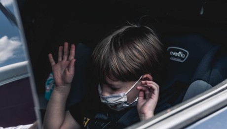 Πάτρα: Άφησε Στο Αμάξι Τα Παιδιά Της Και Πήγε Για Ποτό