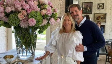 Μαρί Σαντάλ – Παύλος: Στη θάλασσα με τα πέντε τους παιδιά!