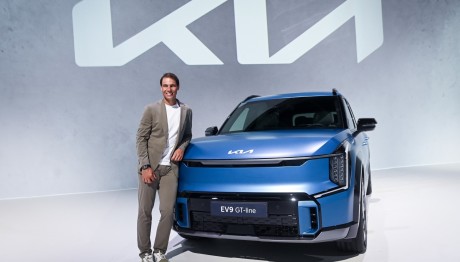 Ο Rafael Nadal στο τιμόνι του Kia EV9