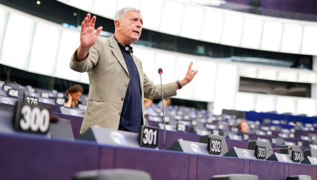 Στέλιος Κούλογλου: Παραιτήθηκε Από Την Ευρωομάδα Του ΣΥΡΙΖΑ