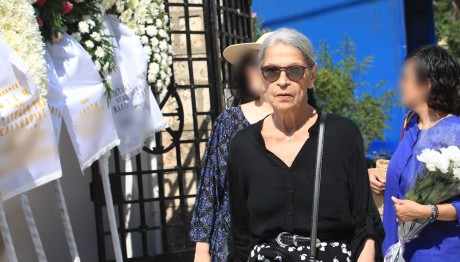 Ματούλα: Αποτεφρώθηκε η σορός της- Την αποχαιρέτησαν Λορέντζο και Κατραβά