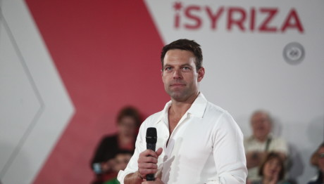 Στέφανος Κασσελάκης: Διαγράφει Φίλη, Βίτσα Και Σκουρλέτη