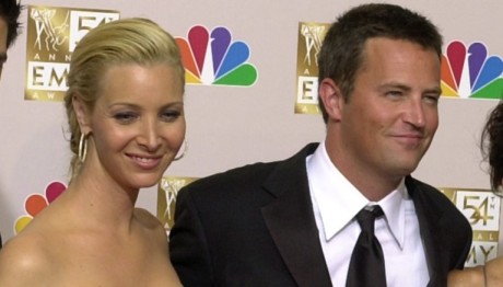 Τα Φιλαράκια: Η Φοίβη Θέλει Να Υιοθετήσει Τον Σκύλο Του Πέρι