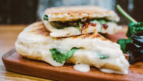 Tips για να μην παίρνεις βάρος από το τσιμπολόγημα