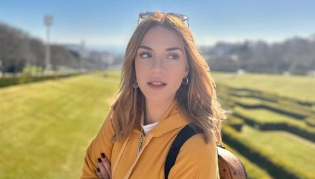 Η Λασκαράκη εξήγησε γιατί ενοχλείται με τις ερωτήσεις για τον Τσιμιτσέλη