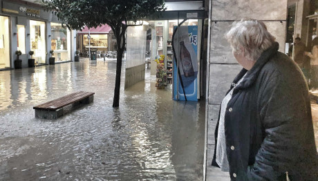 Κακοκαιρία: Ποτάμια Οι Δρόμοι Στην Πάτρα