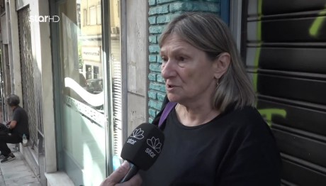 Συγκλονίζει η 67χρονη που έχασε το σπίτι της και απειλείται με έξωση