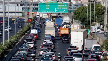 Ουρές χιλιομέτρων στην Αθηνών-Λαμίας
