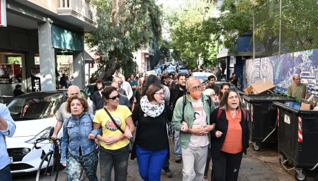 Ένταση Στα Εξάρχεια Για Την Κοπή Δέντρων Στην Πλατεία