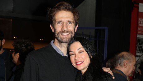 Μουμούρης: Η οικογενειακή ζωή με τη βουλευτή του ΠΑΣΟΚ και τις κόρες τους