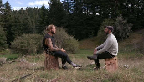 Φάρμα: Το τραγούδι «Ακυβέρνητο καράβι» αφιέρωσε ο Βάιος στη γαλάζια ομάδα