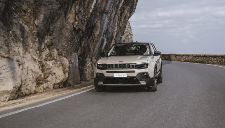 Το νέο Jeep Avenger e-Hybrid κάνει και...μασάζ