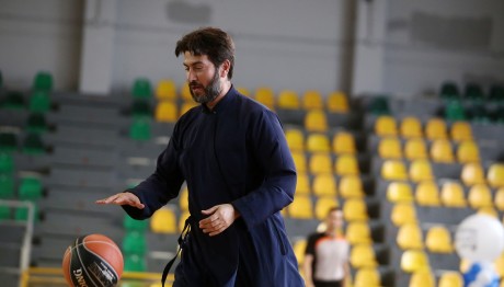 Κιβωτός Του Κόσμου: Ανατροπή Για Τον Πατέρα Αντώνιο