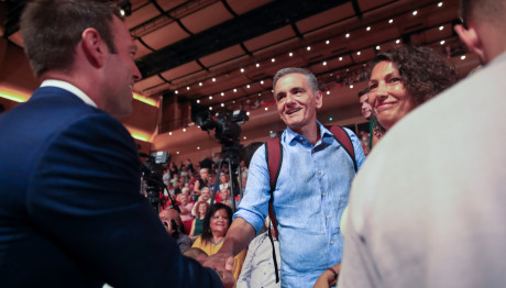 ΣΥΡΙΖΑ: «Ομοβροντία πυρών» για το «μαξιλάρι» των 37 δισ.