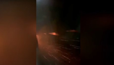 Τρόμος Στον Αέρα: Κινητήρας Αεροπλάνου Έπιασε Φωτιά