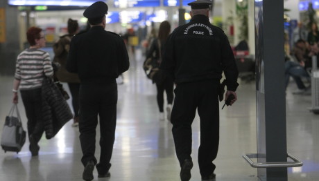 Ελ. Βενιζέλος: Δέμα Με Πιστόλι Στο Αεροδρόμιο