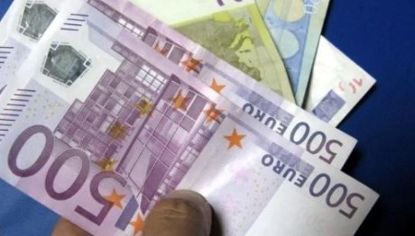 Aυξήσεις σε δημόσιο και συντάξεις - Τι αλλάζει για οικογένειες με παιδιά