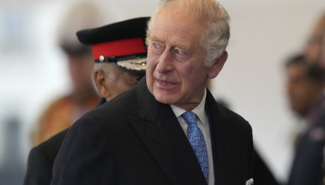 Bασιλιάς Κάρολος: Φόρεσε γραβάτα με την ελληνική σημαία