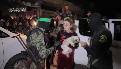 Στο Ισραήλ έφτασαν οι 12 όμηροι που απελευθέρωσε η Χαμάς