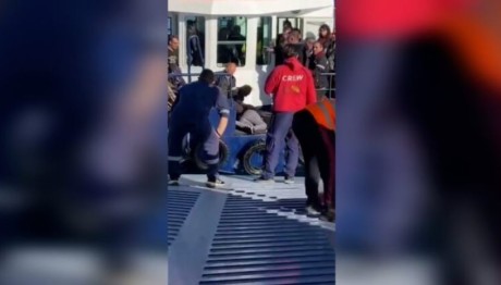 Πέραμα: Γυναίκα έπεσε στη θάλασσα από φέρι μποτ