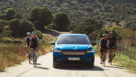 Η Skoda με το Enyaq οδηγεί την ποδηλατική διοργάνωση Super Duper Ride