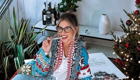 Αθηνά Οικονομάκου