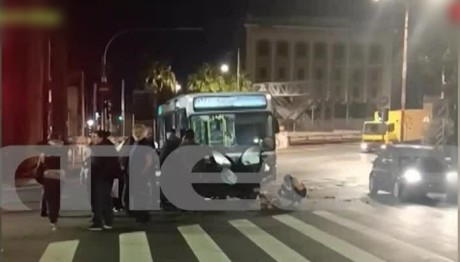 Πειραιάς: Σύγκρουση ΙΧ Με Λεωφορείο - Αναίσθητη Μια Γυναίκα