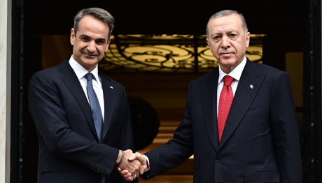 Στο Μαξίμου ο Ερντογάν για το τετ-α-τετ με Μητσοτάκη