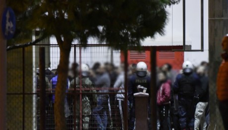 Ρέντη: Σε Κρίσιμη Κατάσταση Αστυνομικός Μετά Από Επίθεση