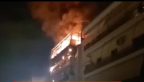 Άνω Πατήσια: Η Στιγμή Που Το Δώμα Τυλίγεται Στις Φλόγες