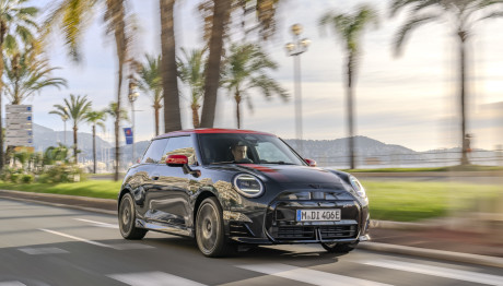 Το νέο MINI Cooper SE σε έκδοση JCW