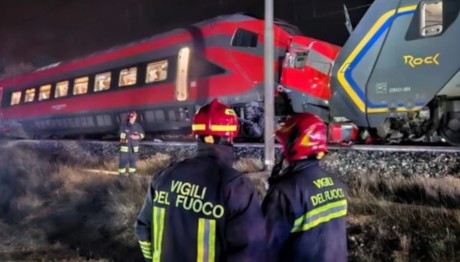 Σύγκρουση δύο τρένων στην Ιταλία - 17 τραυματίες