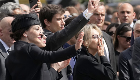 Τα παιδιά του Μπερλουσκόνι θέλουν να πουλήσουν την ακίνητη περιουσία του