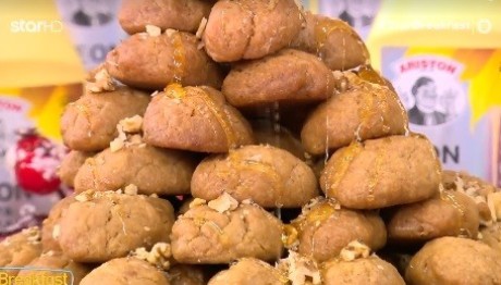 Συνταγή για Παραδοσιακά  Πεντανόστιμα μελομακάρονα