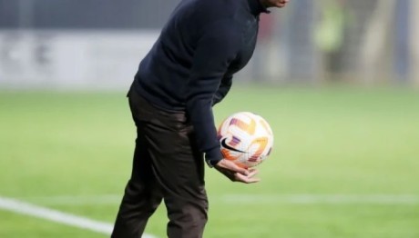 Super League - Προπονητής