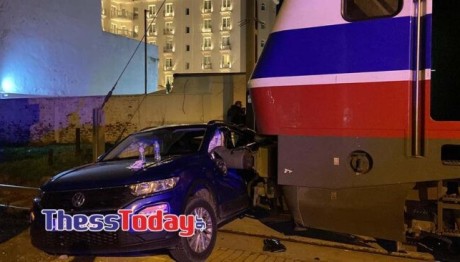 Θεσσαλονίκη: Μηχανή τρένου συγκρούστηκε με ΙΧ