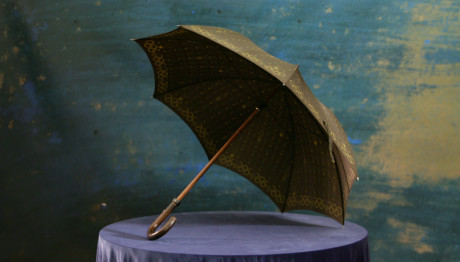 Cash or Trash: H ιστορία αγάπης πίσω... από μια επώνυμη ομπρέλα Versace