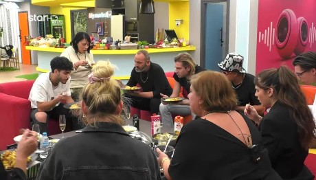 Fame Story: Οι Συγγενείς Των Σπουδαστών Εισέβαλλαν Στο Σπίτι