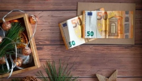 Χριστούγεννα - Πρωτοχρονιά: Πώς αμείβονται οι αργίες, τι ισχύει για το Δώρο