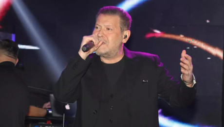 Χάρης Κωστόπουλος: Στο Νοσοκομείο Ο Τραγουδιστής