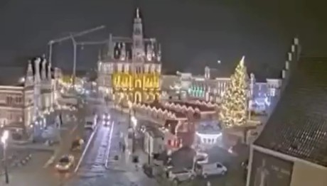 Βέλγιο: Χριστουγεννιάτικο Δέντρο Καταπλάκωσε Γυναίκα