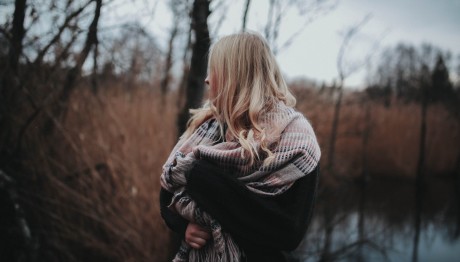 O πιο trendy τρόπος για να φορέσεις ένα κασκόλ