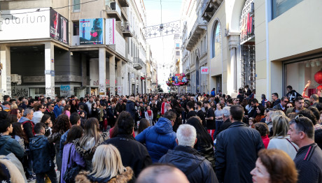 Εορταστικό Ωράριο: Πότε Θα Είναι Ανοιχτά Τα Καταστήματα