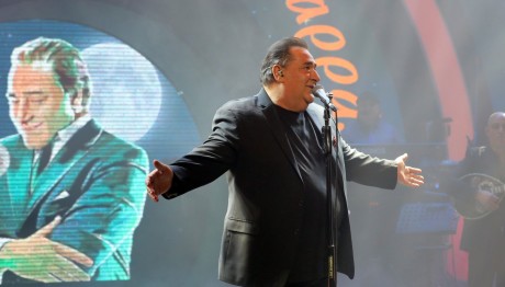 Βασίλης Καρράς