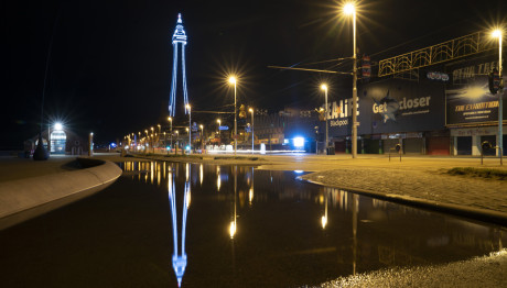 Αγγλία: Φωτιά Στον Πύργο Μπλάκπουλ