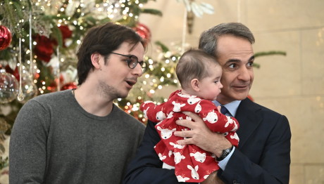 Κυριάκος Μητσοτάκης: Άκουσε Τα Κάλαντα Από Τους Προσκόπους